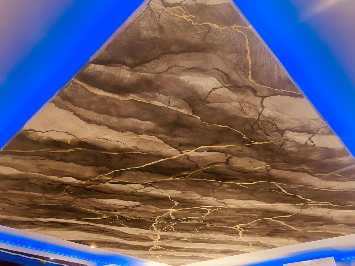Azure Gold Apartment *