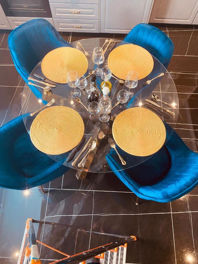 Azure Gold Apartment
