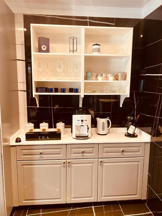 Azure Gold Apartment